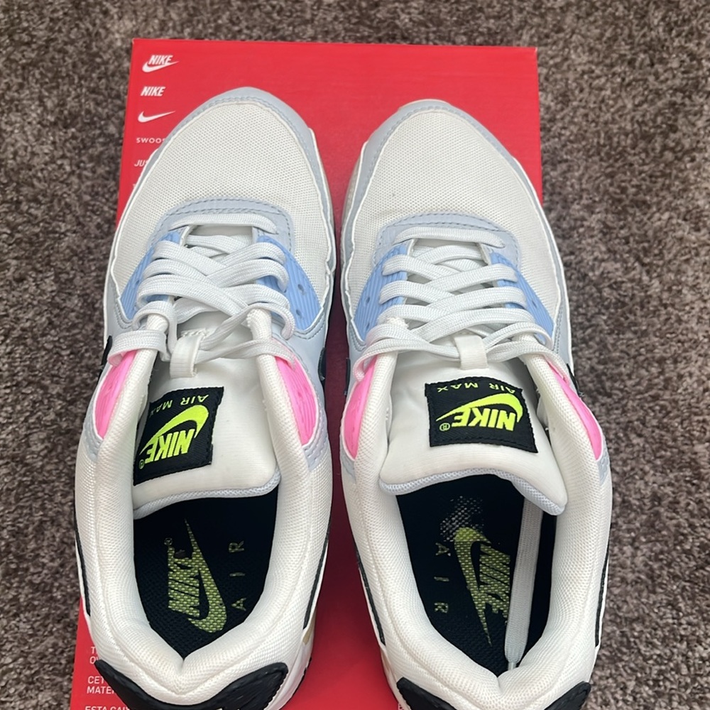 Nike air max 90
Womans size 9 - Picture 7 of 7